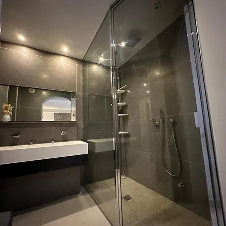Les Champs Elysees-125m2 Modern And Spacious شقة باريس