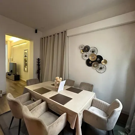Apartment Les Champs Elysees-125m2 Modern And Spacious